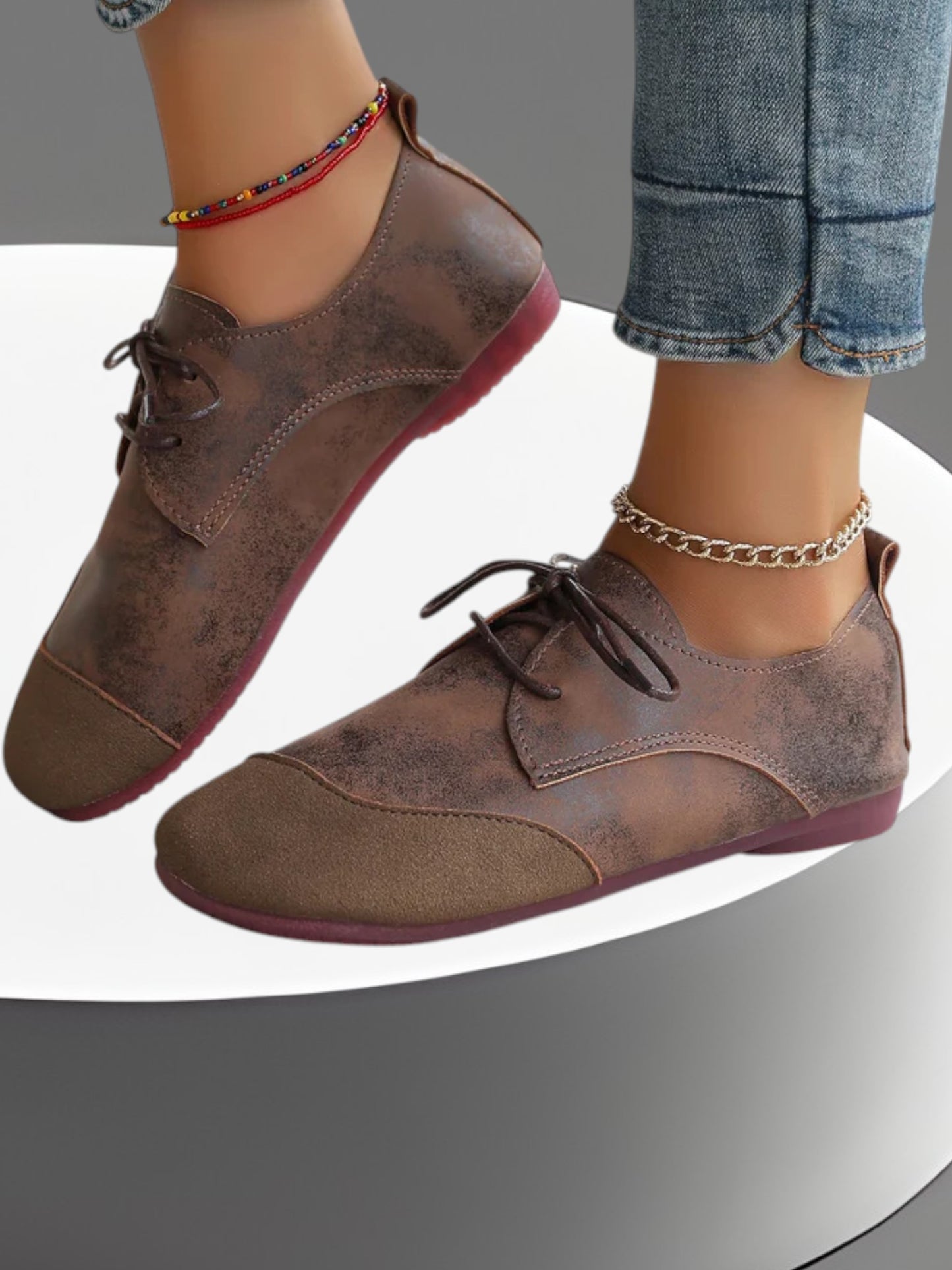 Anna | Flache Damen Slipper aus hochwertiger Mikrofaser mit Schnürsenkel und rutschfester Sohle | Braun 2
