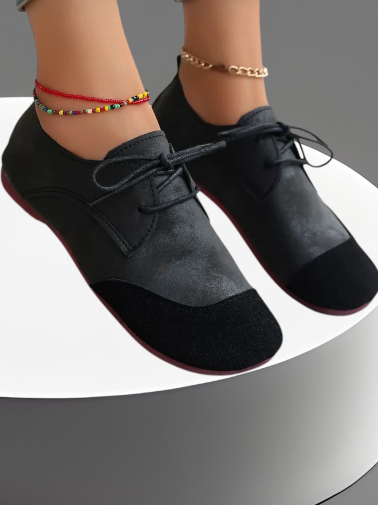 Anna | Flache Damen Slipper aus hochwertiger Mikrofaser mit Schnürsenkel und rutschfester Sohle | Schwarz