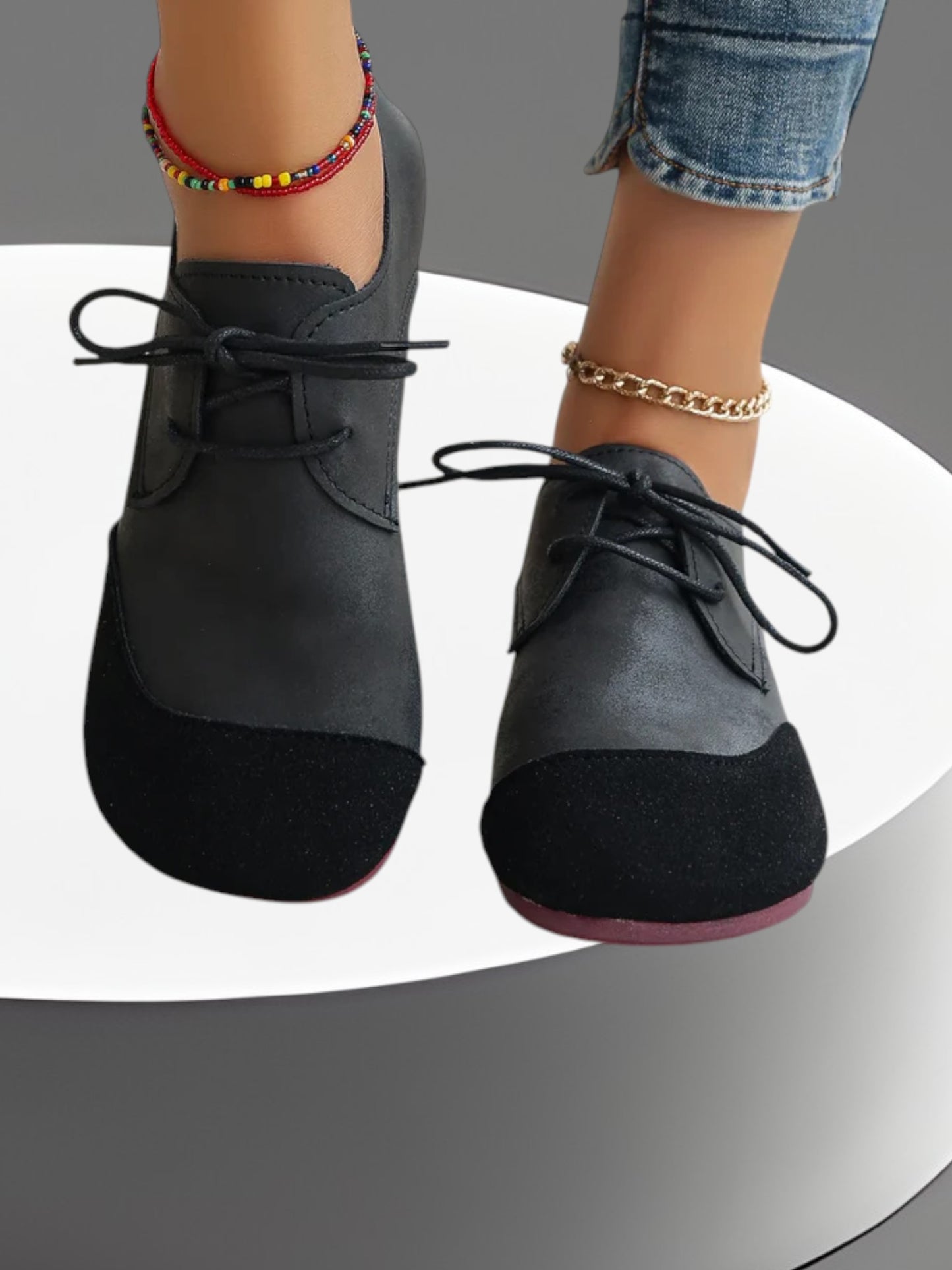 Anna | Flache Damen Slipper aus hochwertiger Mikrofaser mit Schnürsenkel und rutschfester Sohle | Schwarz 2