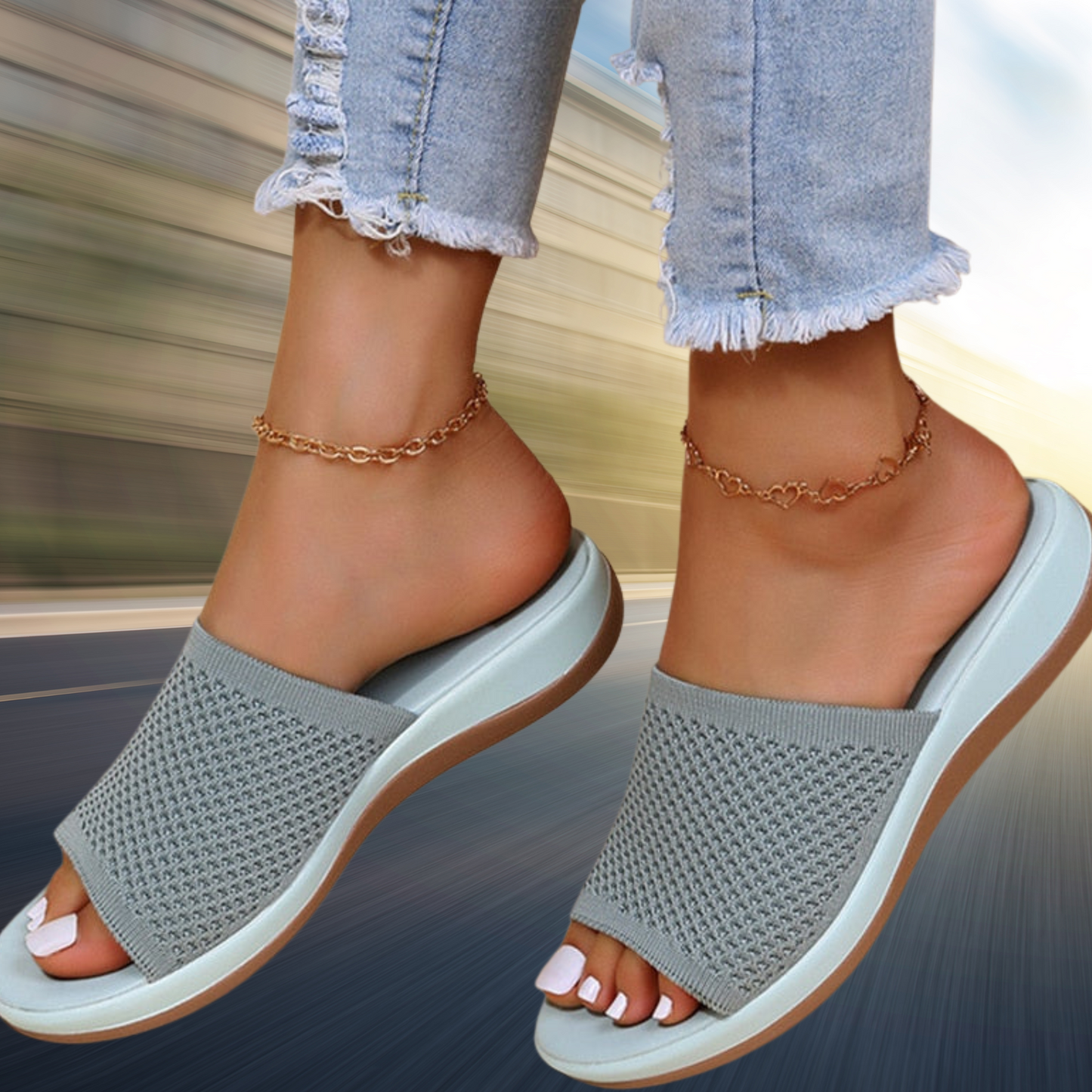 Bequeme Slipper aus atmungsaktivem Stoff mit flexibler Passform | Hellblau
