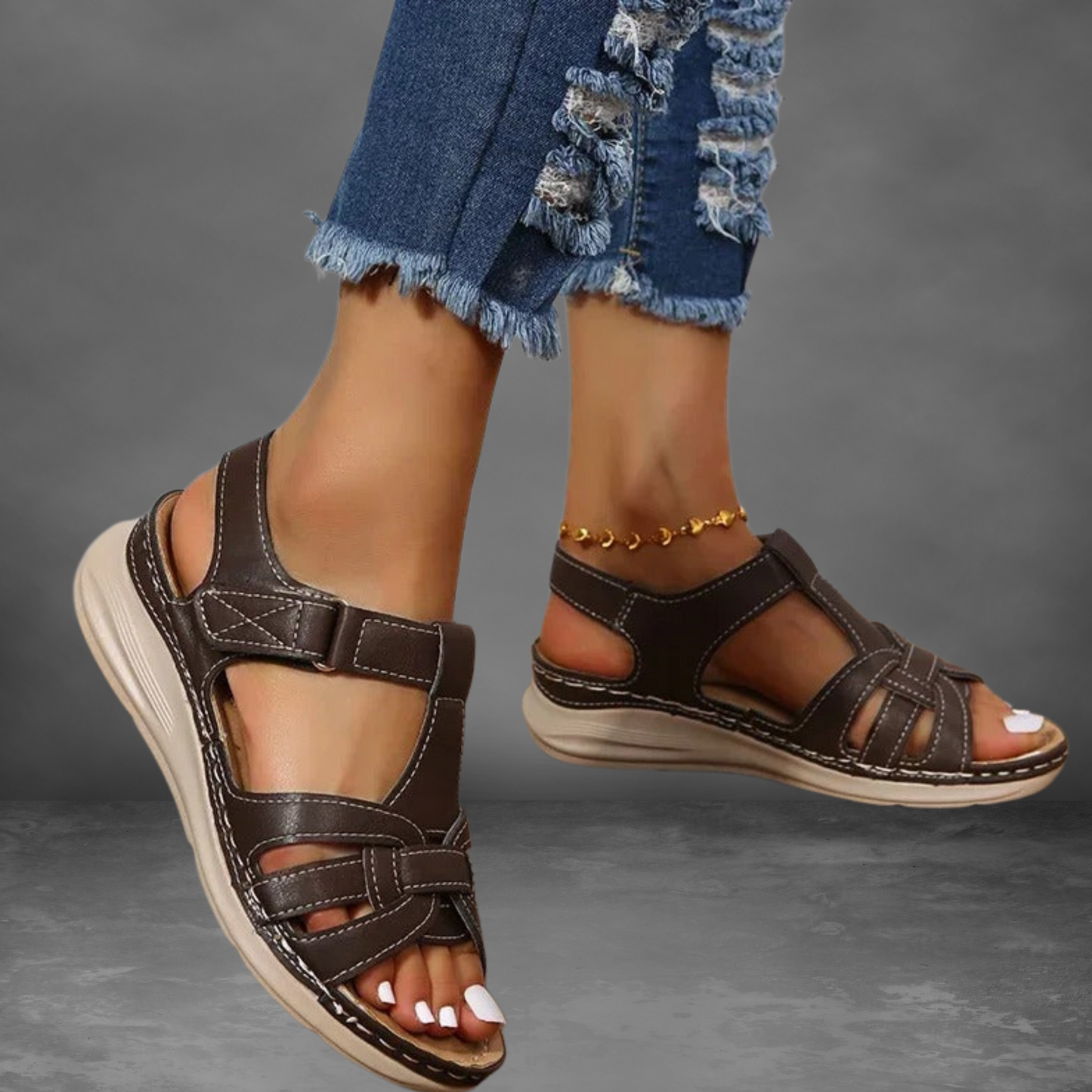 Bequeme Sommersandalen mit verstellbarem Riemen und weicher Sohle | Braun 2