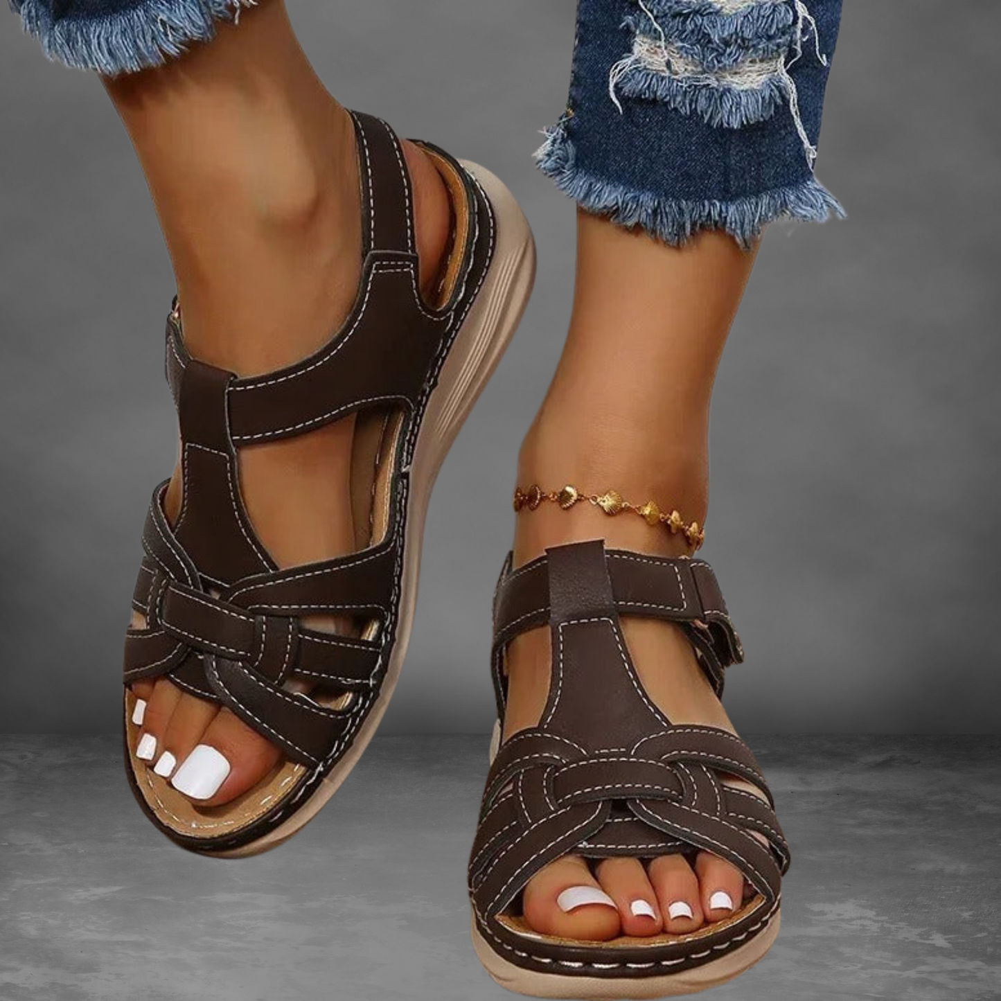 Bequeme Sommersandalen mit verstellbarem Riemen und weicher Sohle | Braun 3