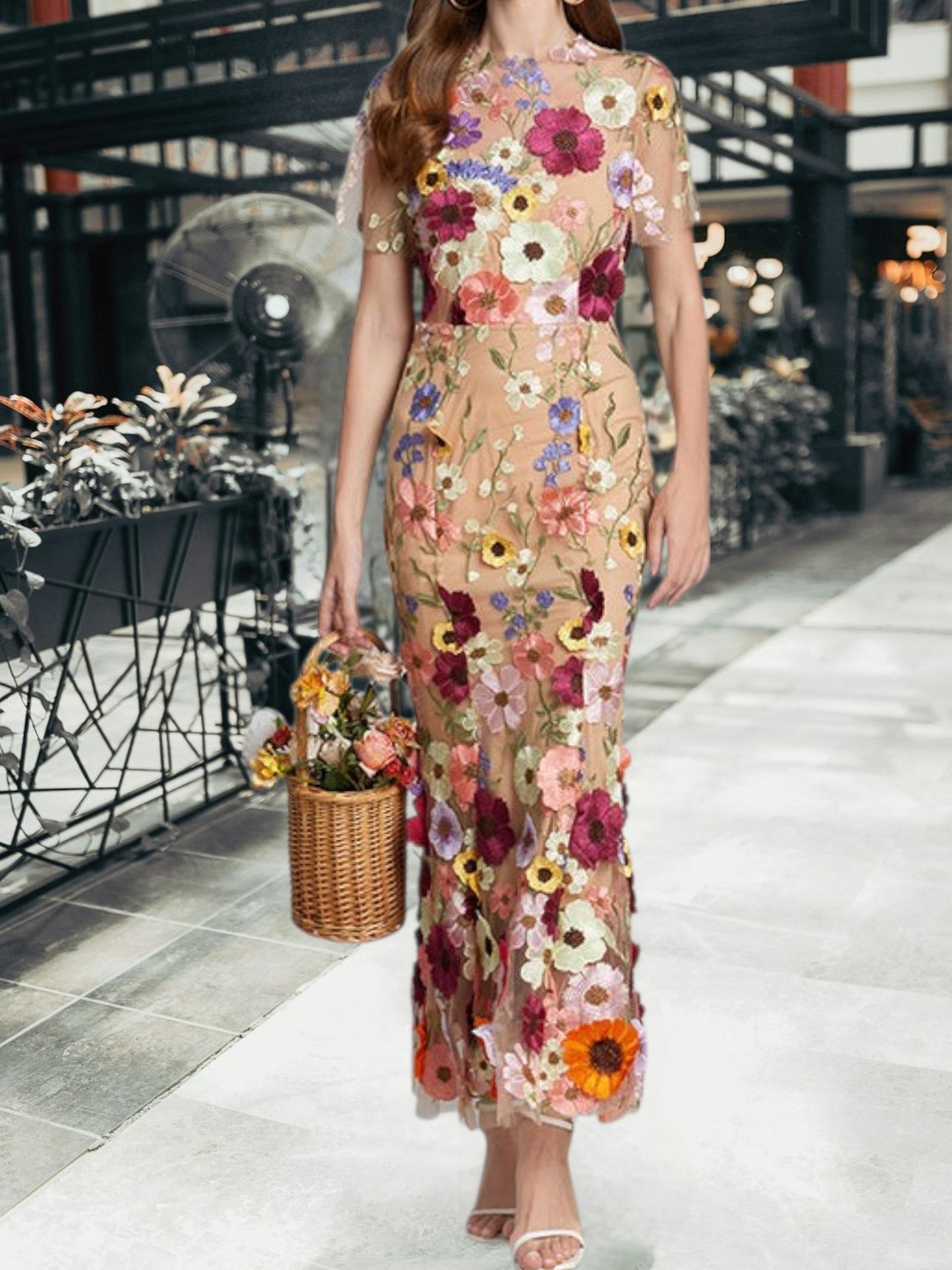 Blumen -Maxikleid für Frauen mit kurzem Ärmeldesign und Stickerei 1