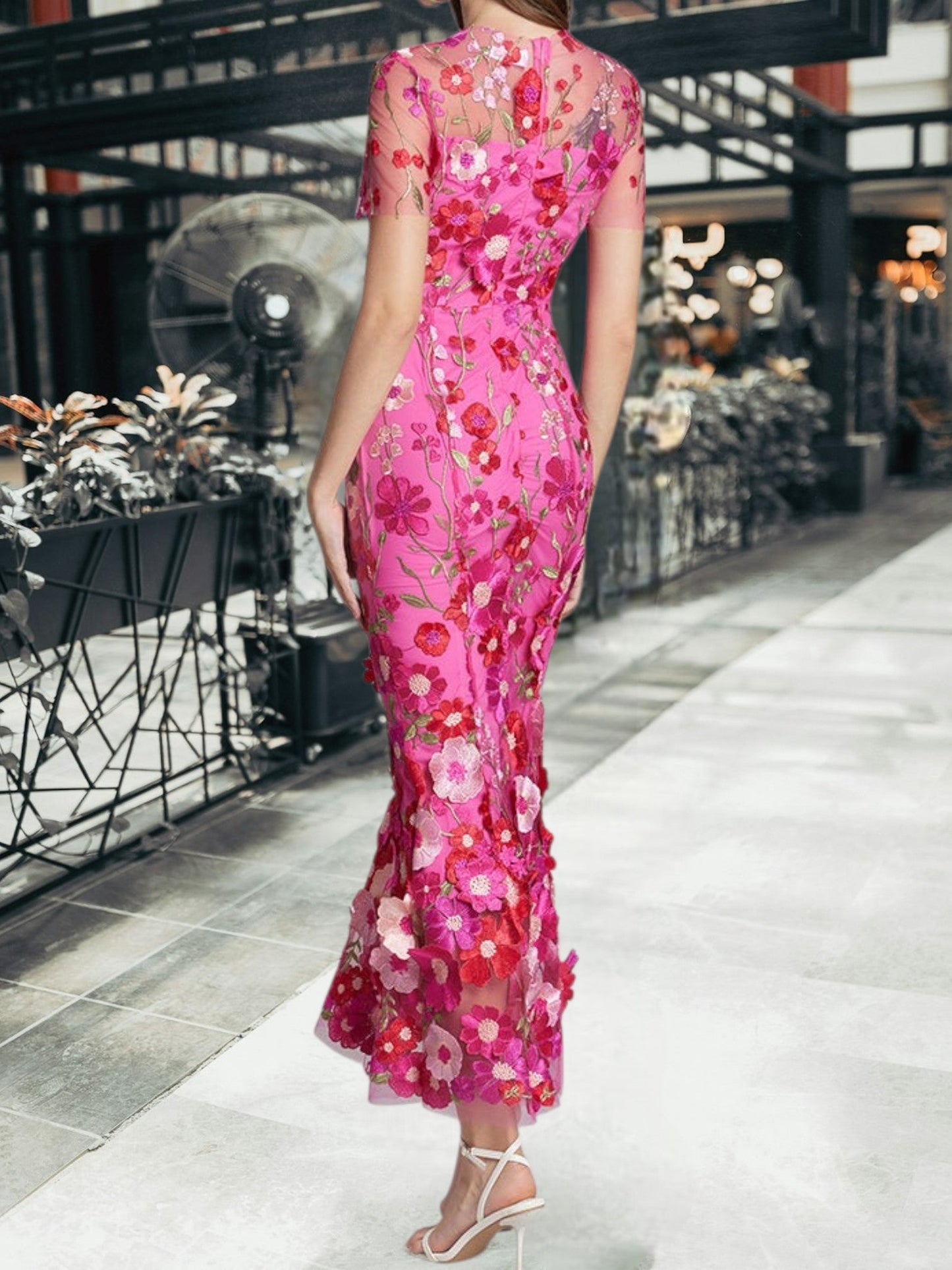 Blumen -Maxikleid für Frauen mit kurzem Ärmeldesign und Stickerei 4