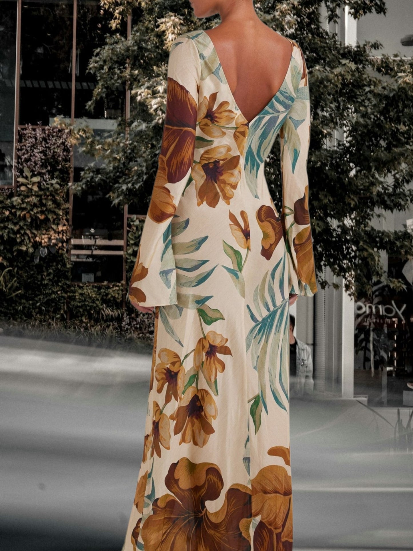 Clara | Elegantes Maxikleid mit botanischem Muster, abnehmbaren Puffärmeln und langen Ärmeln | Braun 4