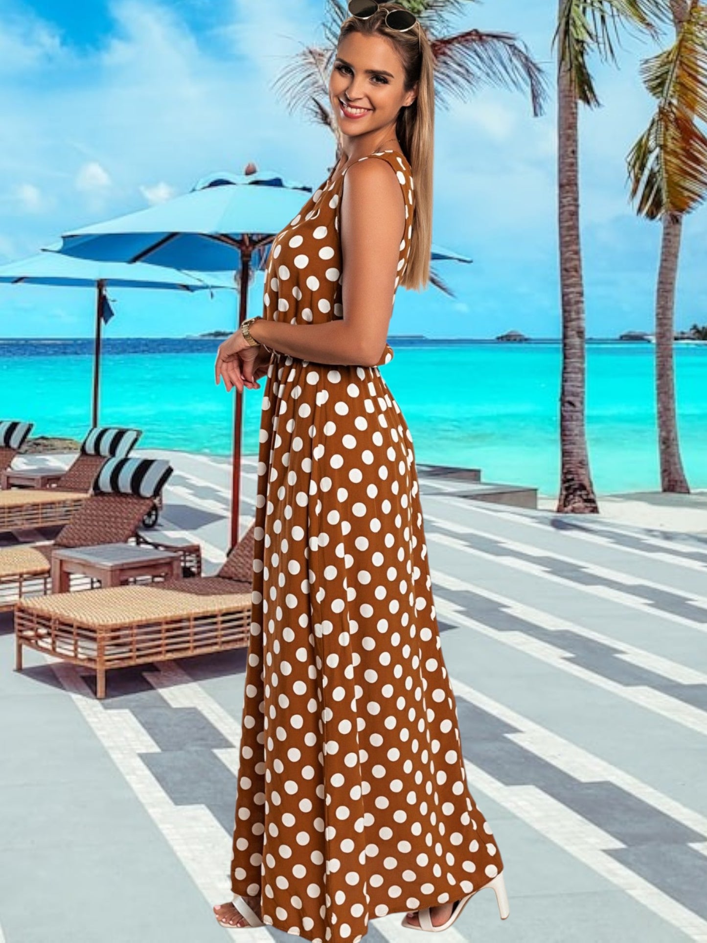 Fenja | Elegantes Maxikleid mit Polka Dots, figurbetont, ärmellos, ideal für den Sommer | Braun