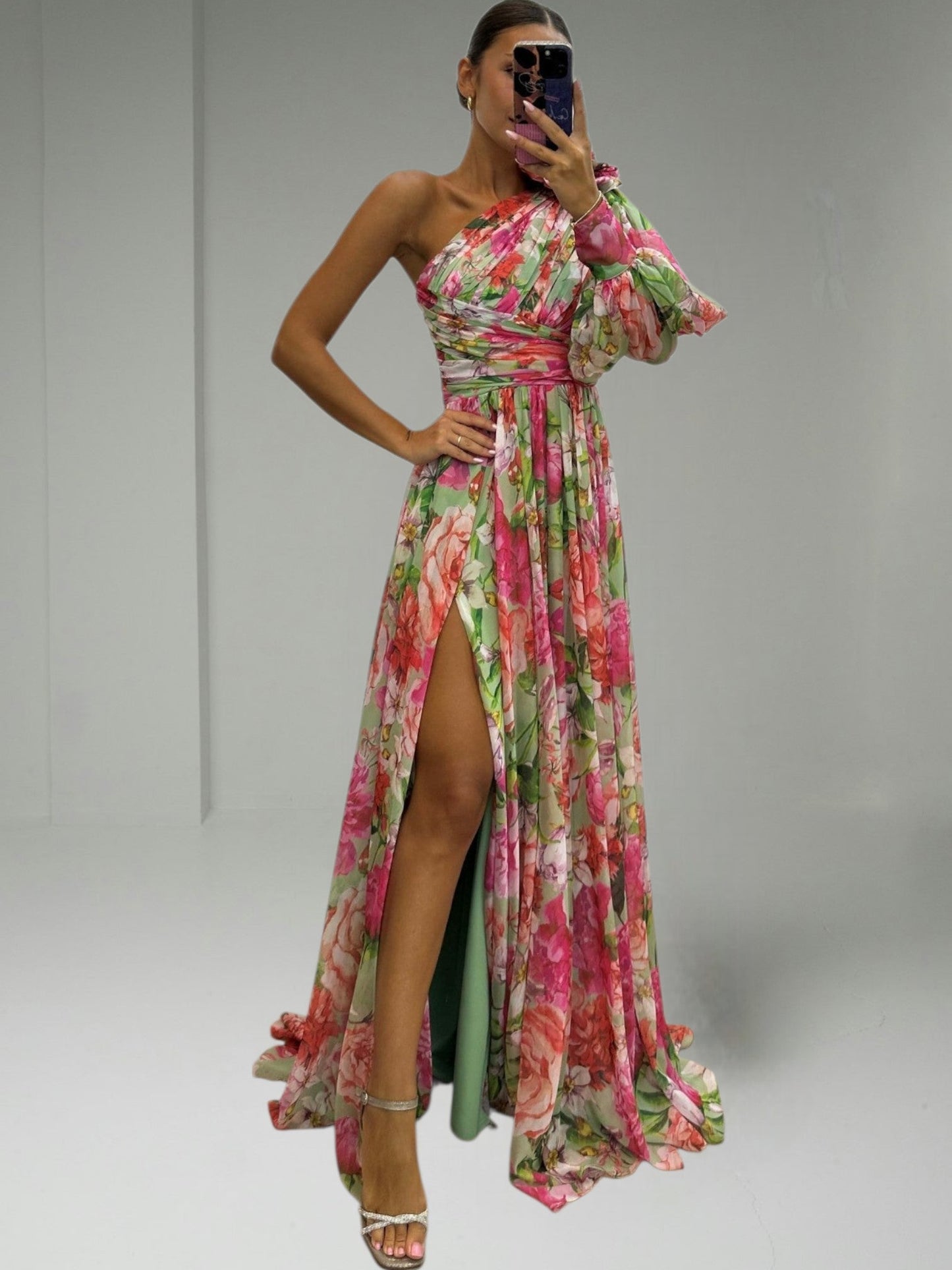 Florales One-Shoulder-Kleid mit plissierten Ärmeln | Rosa