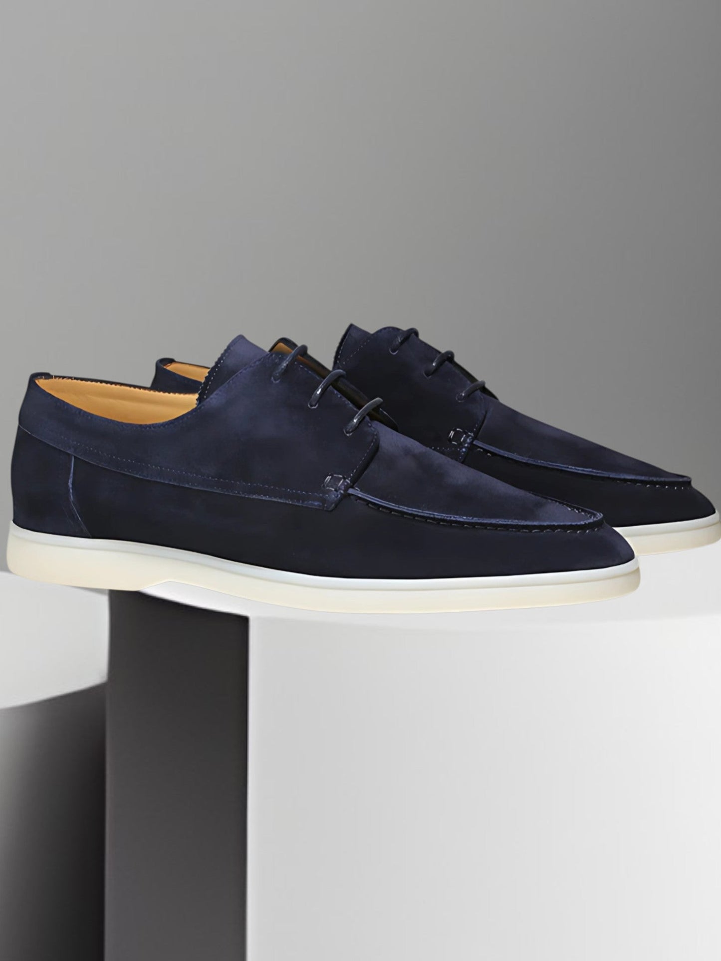 Klassische Herrenschuhe aus Leder mit gepolsterter Innensohle und Gummisohle 0