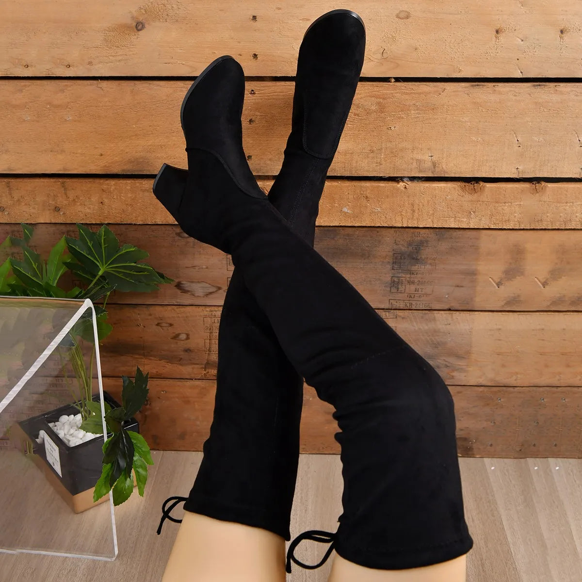Schwarze Overknee Stiefel aus Kunstleder mit Blockabsatz und runder Spitze 3