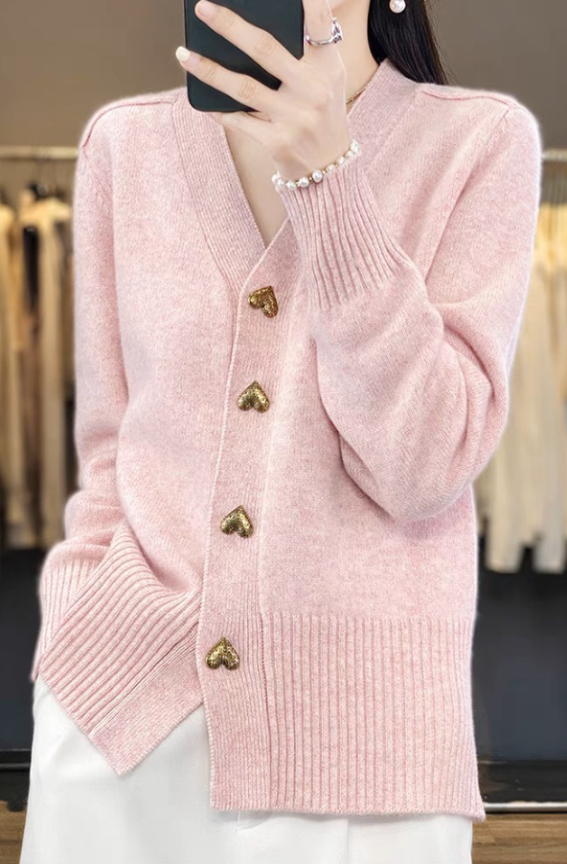 Strickjacke für Damen | Weicher Strick, Herzknöpfe 1