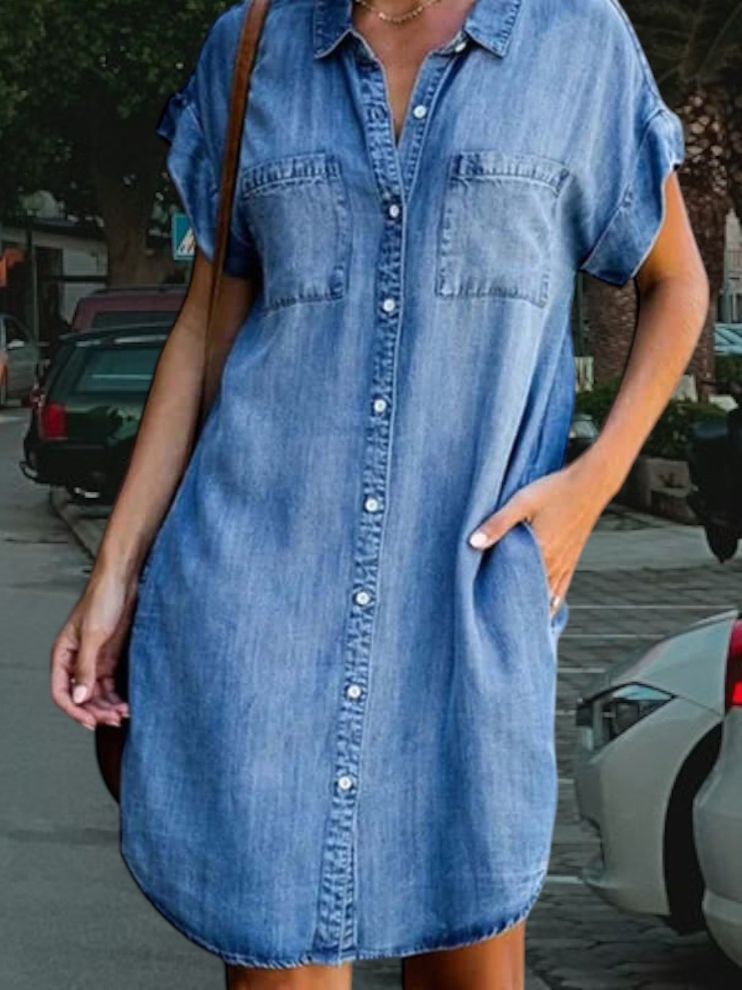 Xenia | Elegantes Damen-Denim-Kleid mit schmeichelhaftem Schnitt, kurze Ärmel, aus hochwertigem Denim, ideal für den Alltag | Helles Blau