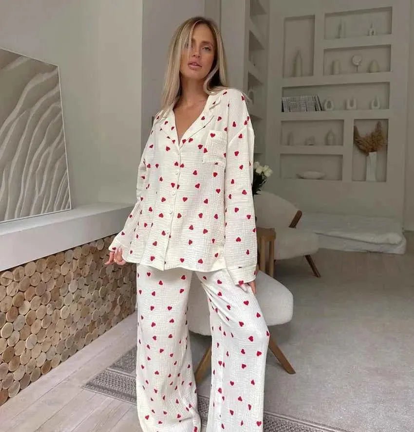 Amelie – Zweiteiliges Pyjama-Set mit Herzmuster & weitem Bein 1
