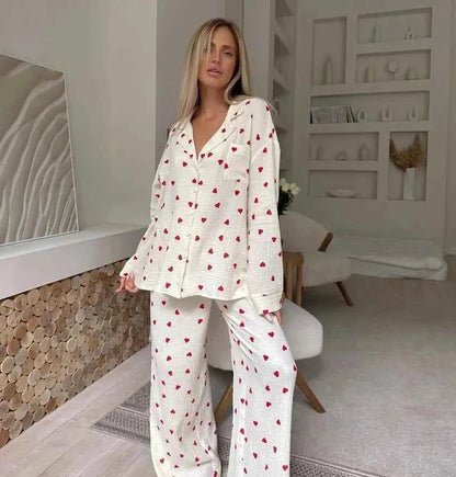 Amelie – Zweiteiliges Pyjama-Set mit Herzmuster & weitem Bein 1