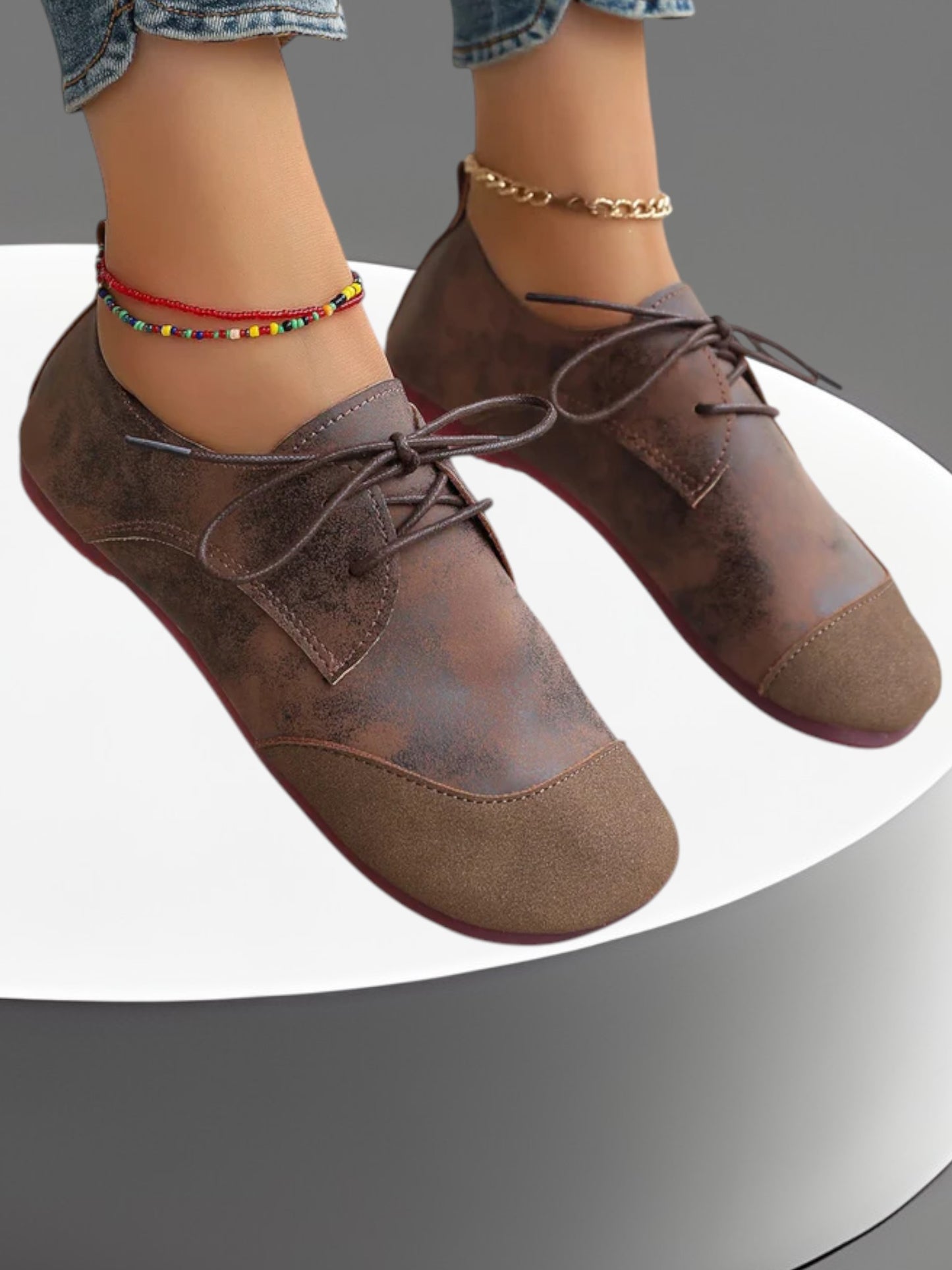 Anna | Flache Damen Slipper aus hochwertiger Mikrofaser mit Schnürsenkel und rutschfester Sohle | Braun