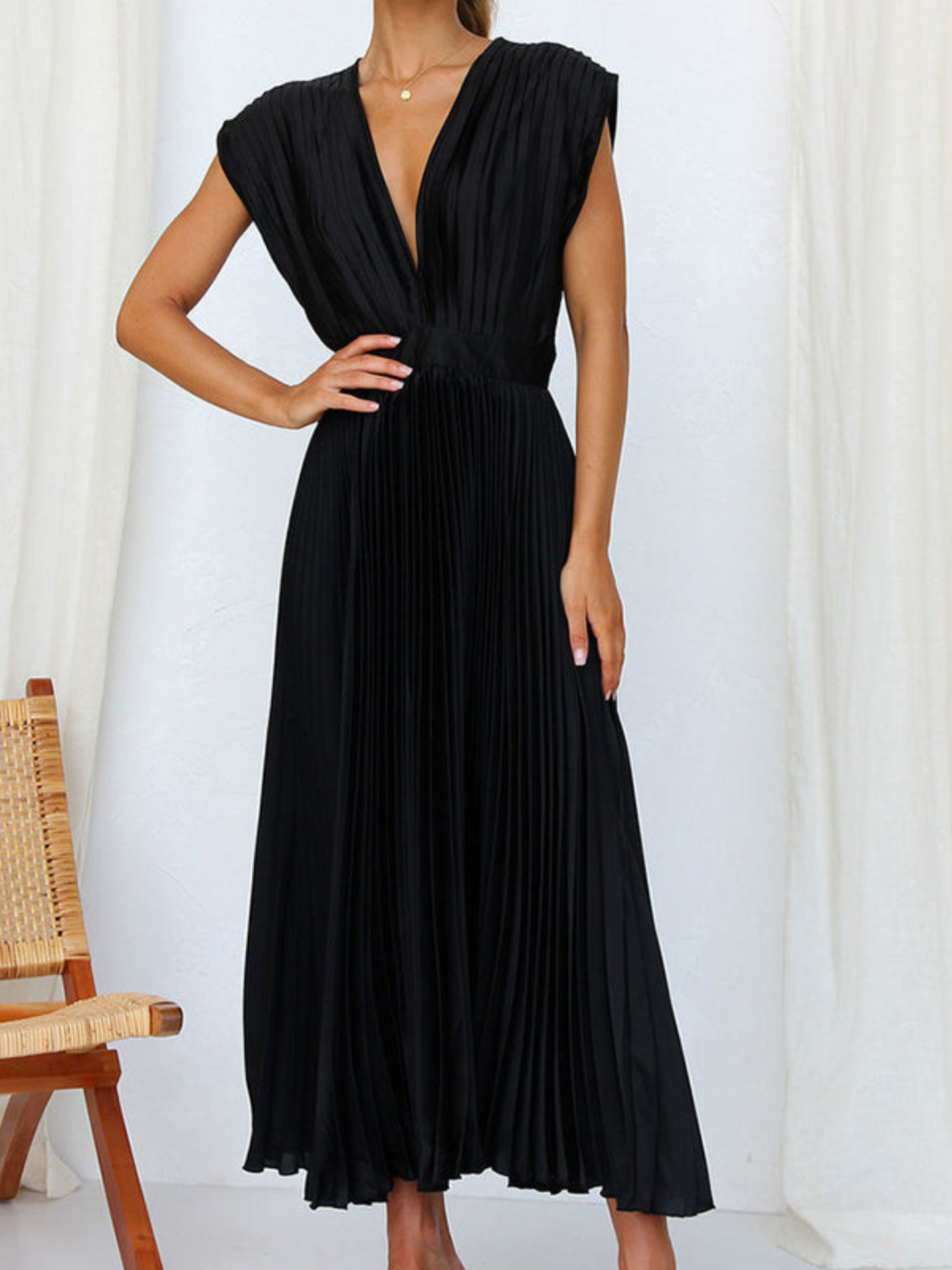 Ärmelloses Kleid mit V-Ausschnitt | Schmeichelhafte Silhouette 3