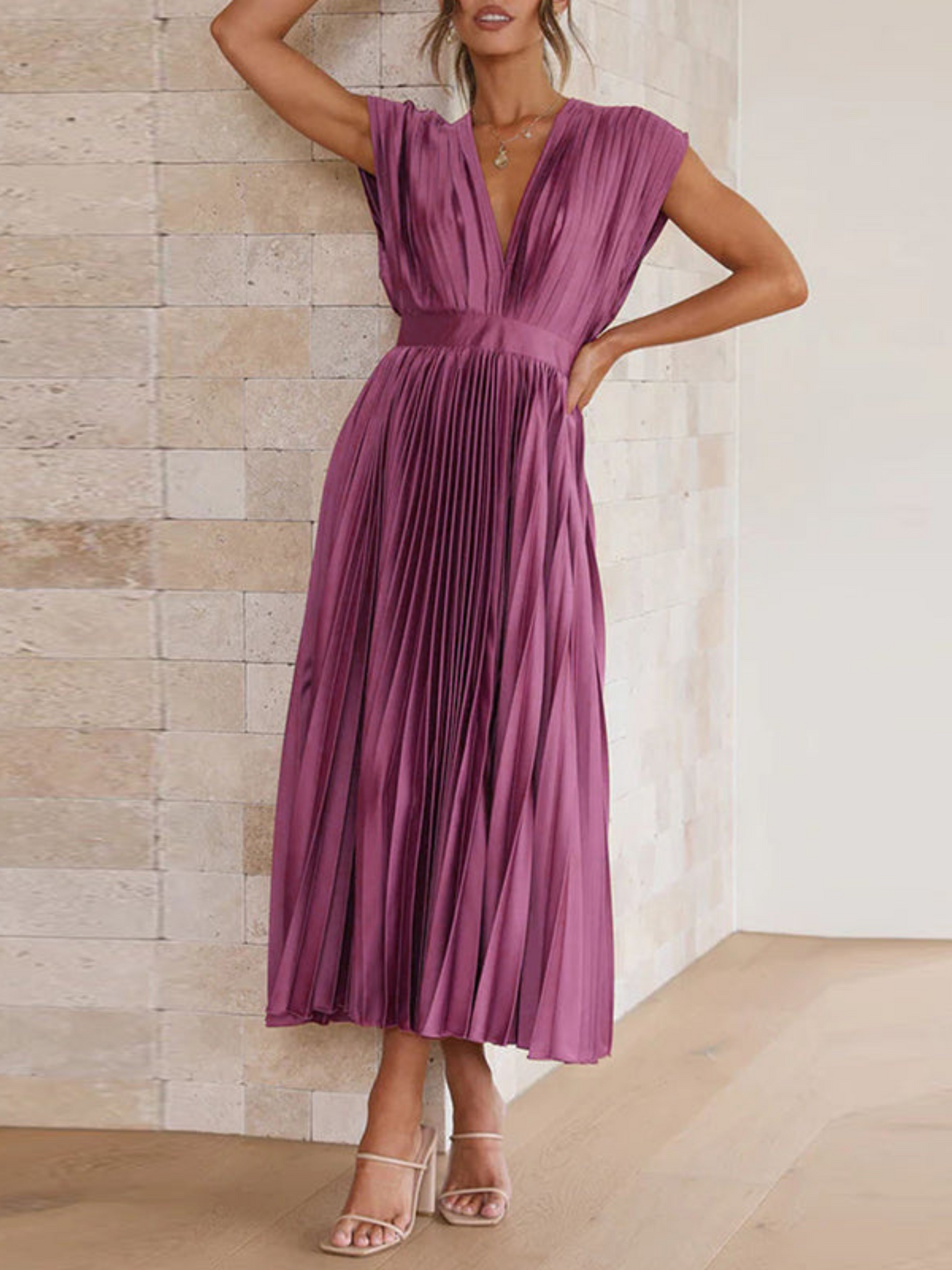 Ärmelloses Kleid mit V-Ausschnitt | Schmeichelhafte Silhouette 4