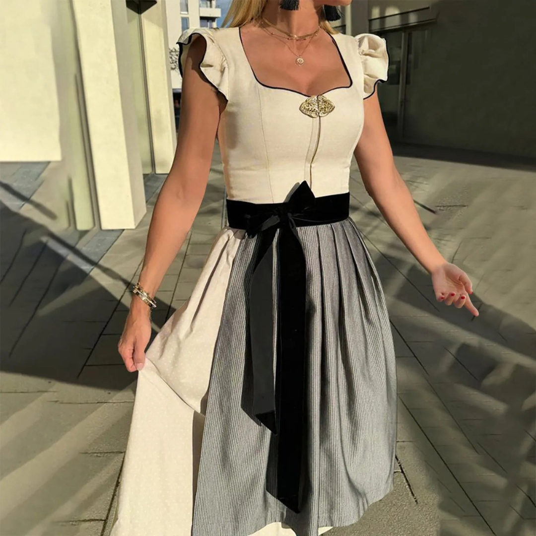 Ärmelloses Midikleid mit Rüschen | Oktoberfest-Outfit 0
