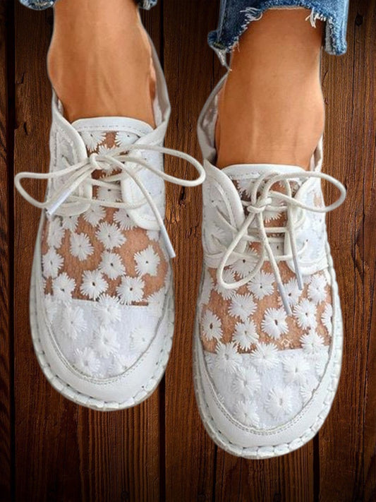 Blumengestickte Spitzen -Designschuhe für Frauen | WeiB