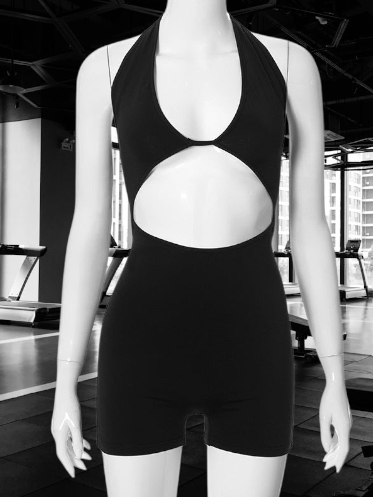 Cirella | Eleganter Damen-Einteiler mit Ausschnitt aus Stretchmaterial für den Sport | Schwarz 2