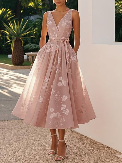 Damen Elegantes Blumenkleid mit tiefem V-Ausschnitt und Taillengürtel Echo Archiv 0
