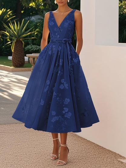 Damen Elegantes Blumenkleid mit tiefem V-Ausschnitt und Taillengürtel Echo Archiv 6