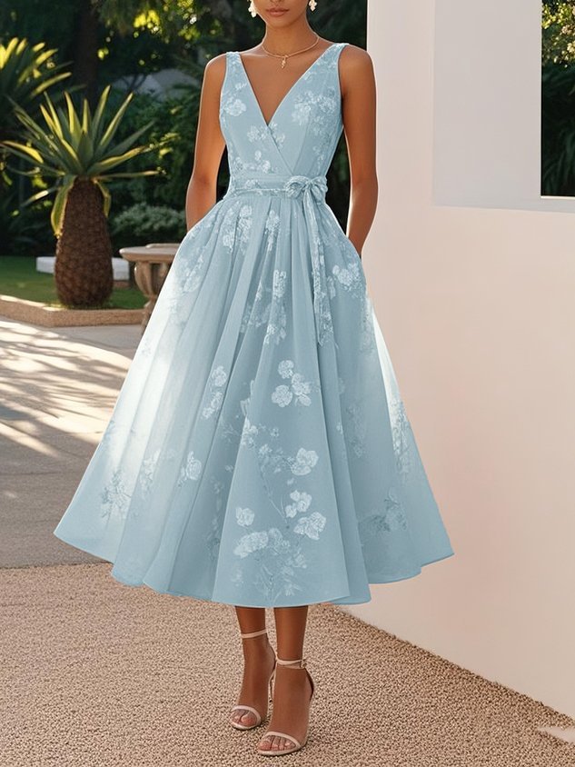 Damen Elegantes Blumenkleid mit tiefem V-Ausschnitt und Taillengürtel Echo Archiv 9
