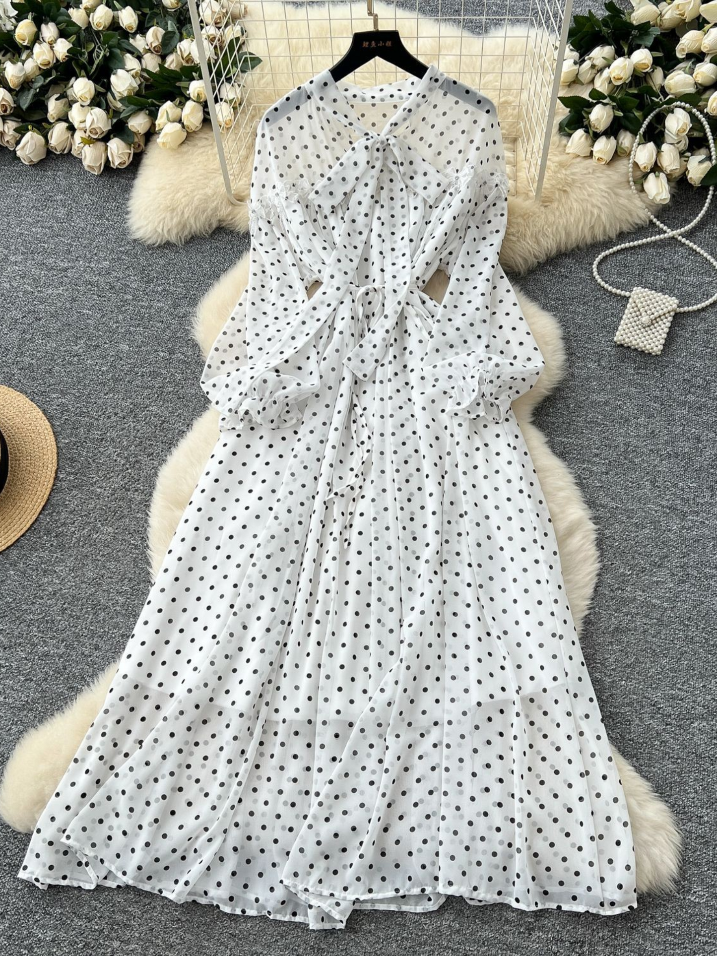 Damen Polka Dot Chiffon Kleid - Elegant & Leicht für Freizeit oder Festlich | WeiB