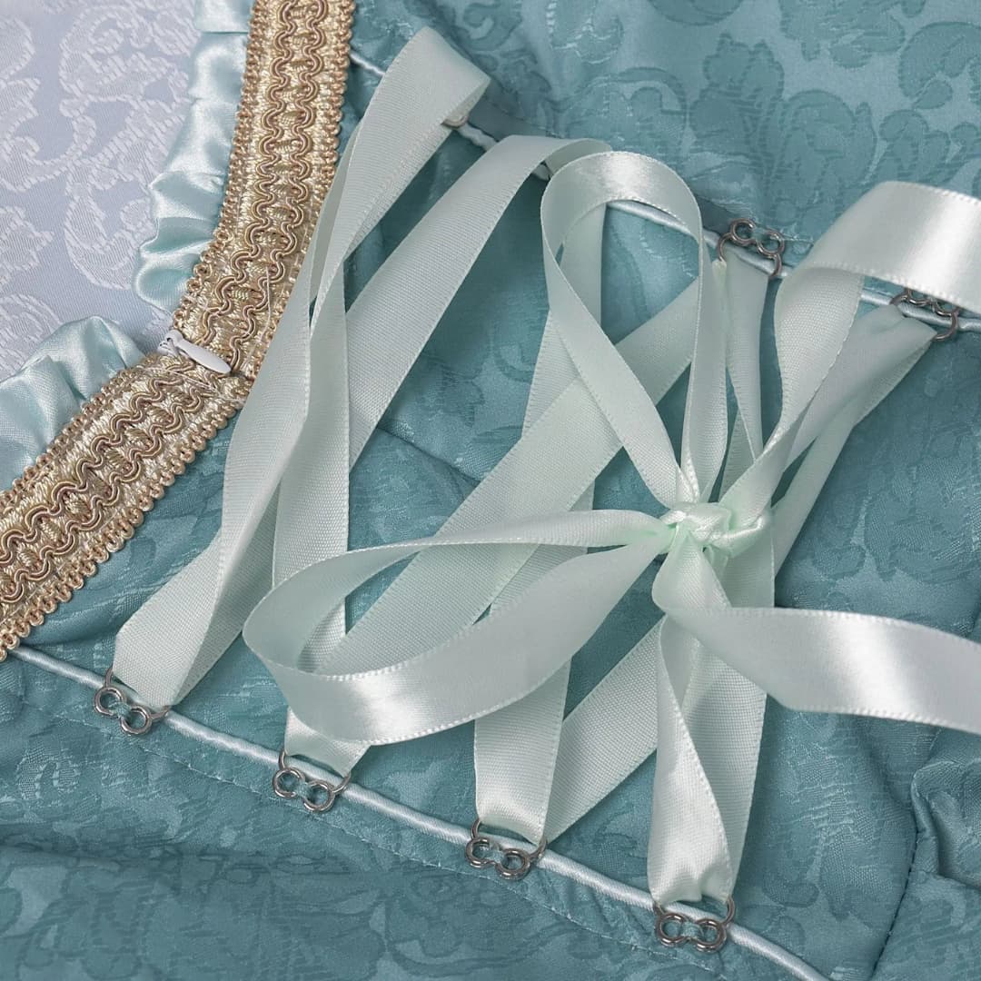 Dirndl Kleid Damen, Knielang, Schnürfront, Gestickte Schürze | Elegante Passform 3