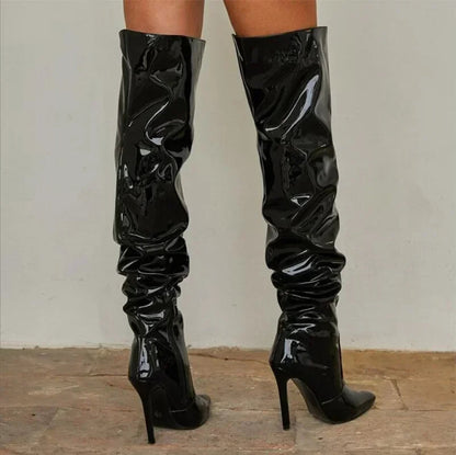 Elegante Overknee Stiefel Schwarz aus Kunstleder mit Stiletto-Hochhack und spitzer Zehenform 1