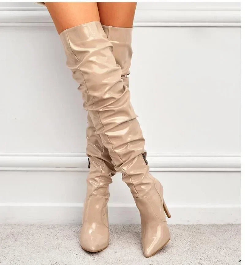 Elegante Overknee Stiefel Schwarz aus Kunstleder mit Stiletto-Hochhack und spitzer Zehenform 2