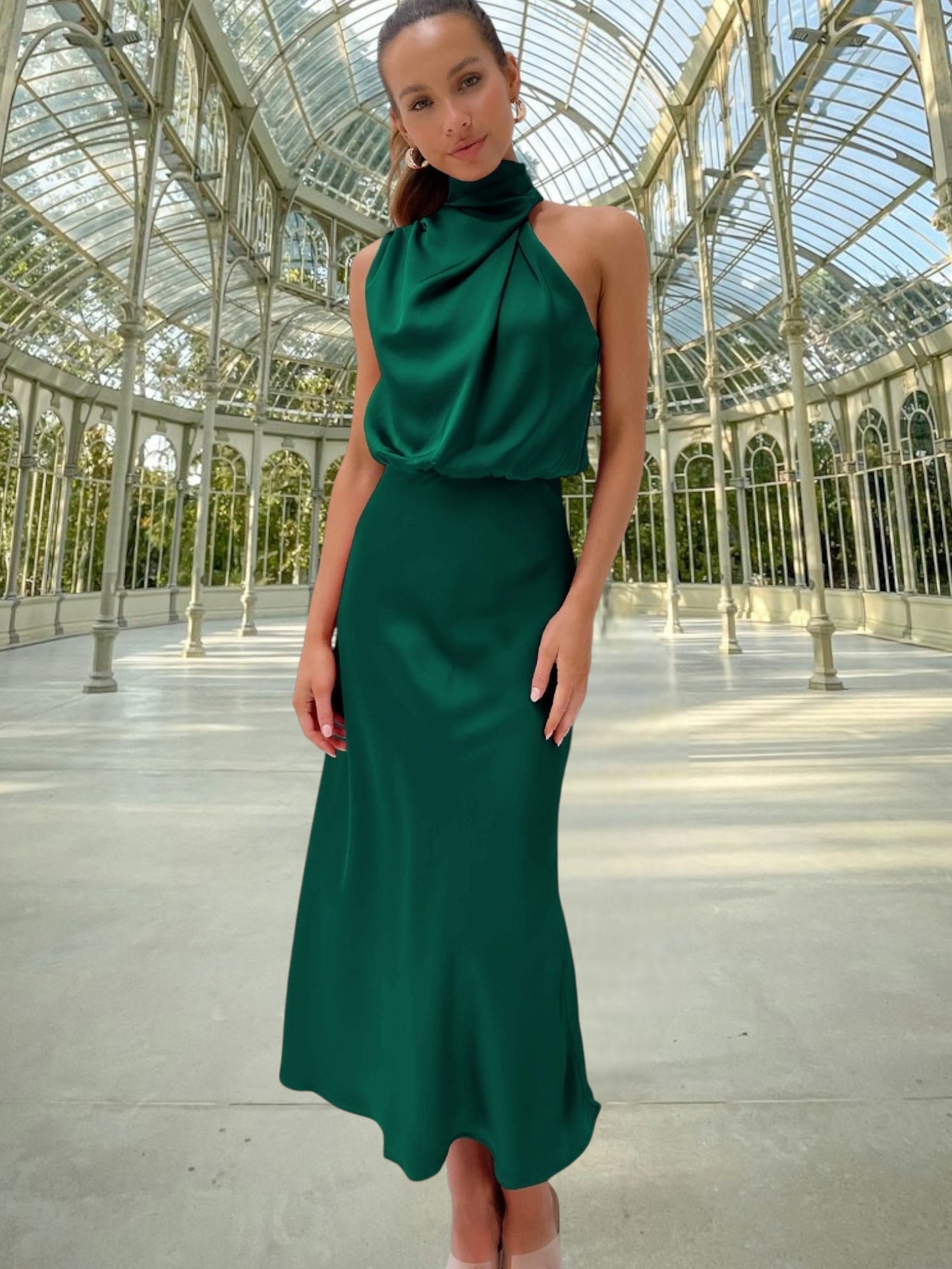 Elise | Elegantes Satin-Halterkleid mit fließender Silhouette für besondere Anlässe | Grun
