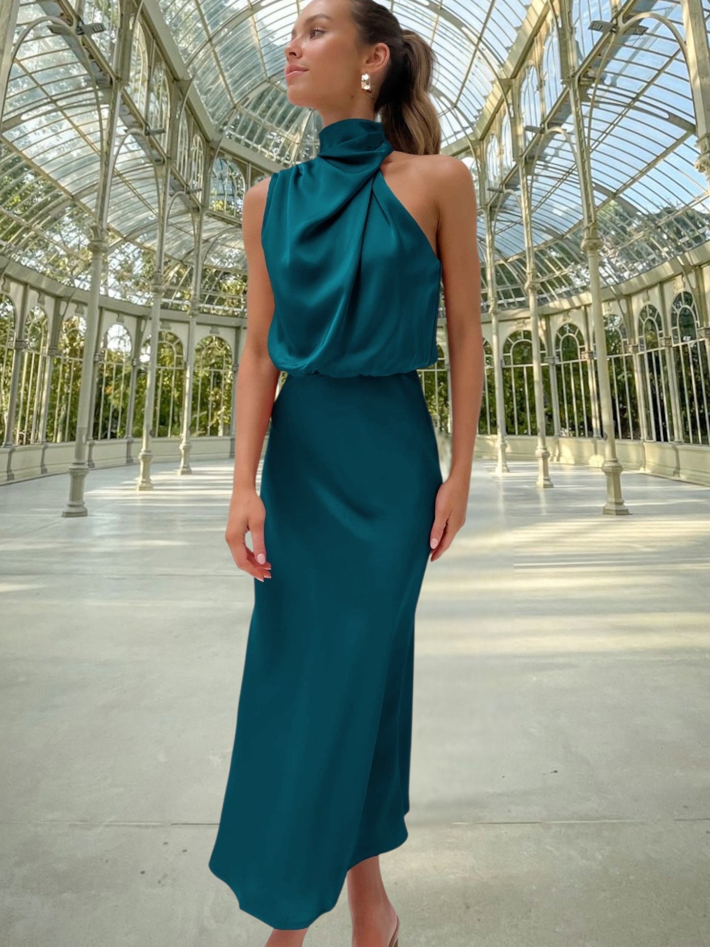Elise | Elegantes Satin-Halterkleid mit fließender Silhouette für besondere Anlässe | Ölblau