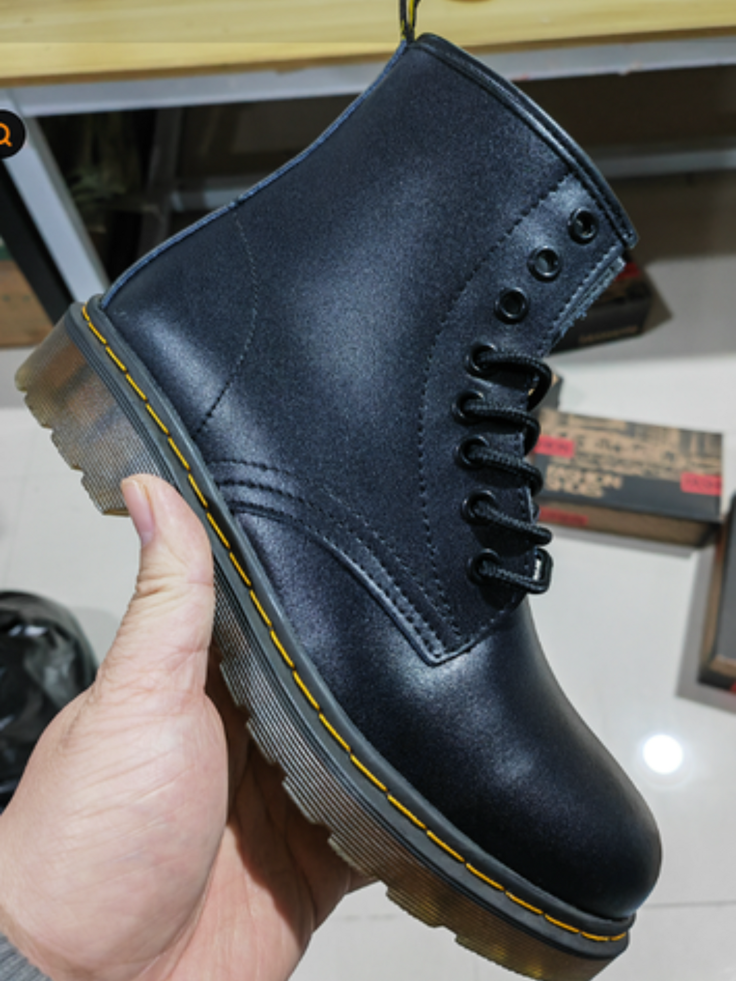 Emma | Modische Damenstiefel Schwarz aus Kunstleder mit Reißverschluss und rutschfester Sohle | Schwarz1