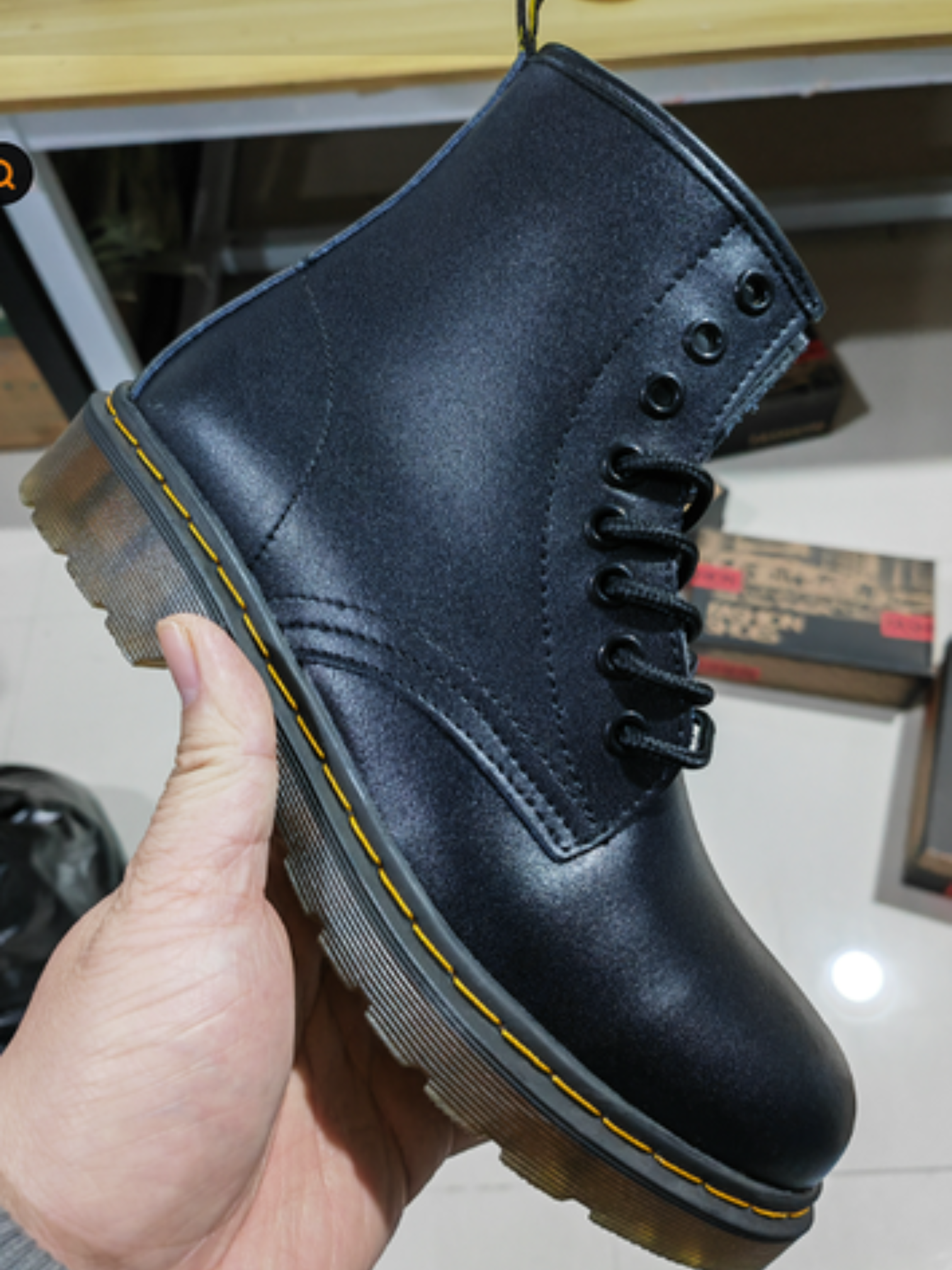 Emma | Modische Damenstiefel Schwarz aus Kunstleder mit Reißverschluss und rutschfester Sohle | Schwarz1
