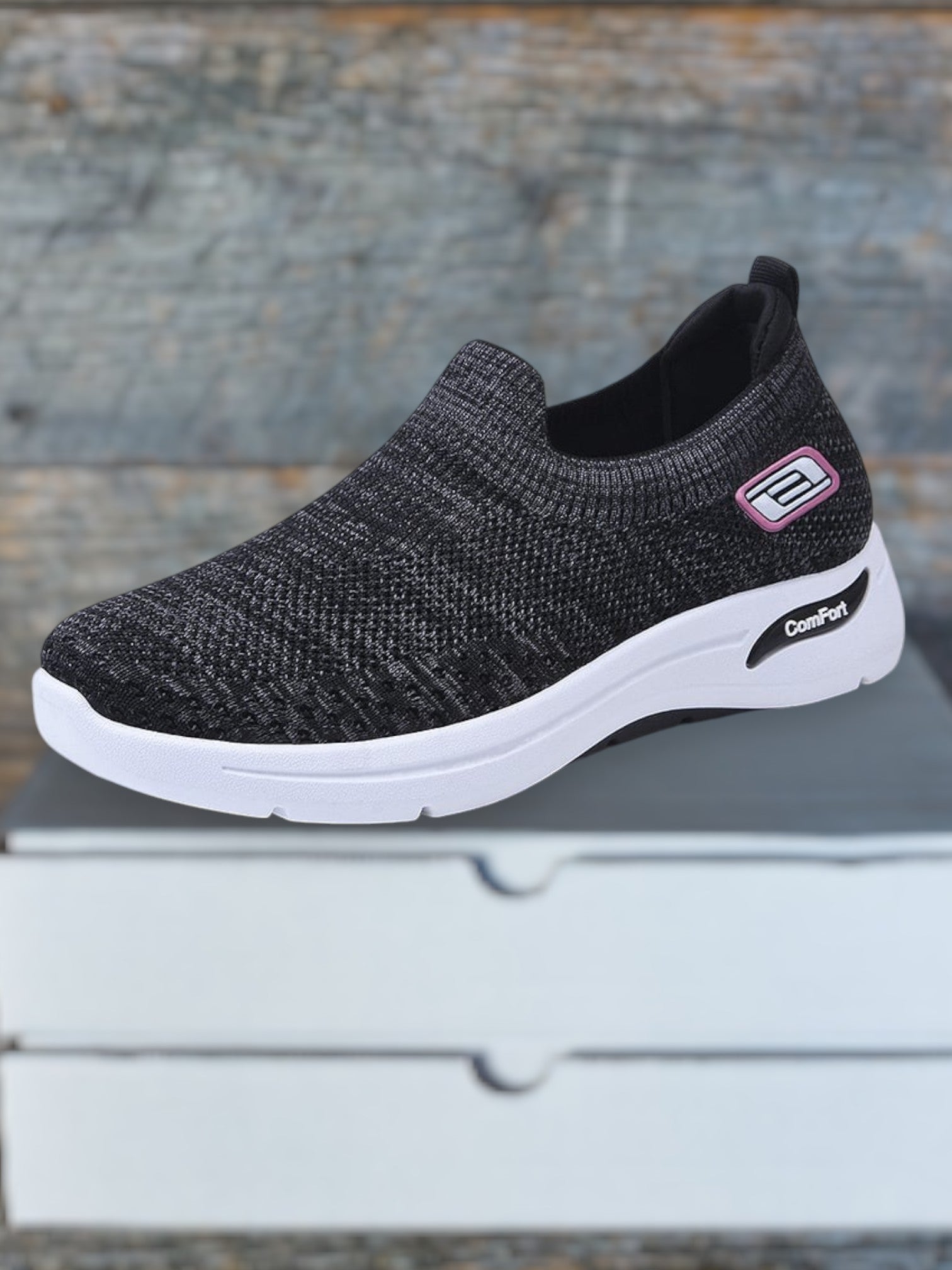 FAMKE | Orthopädische Sneaker Damen mit Kissenkomfort, Atmungsaktiv und Wetterfest für breite Füße | Schwarz