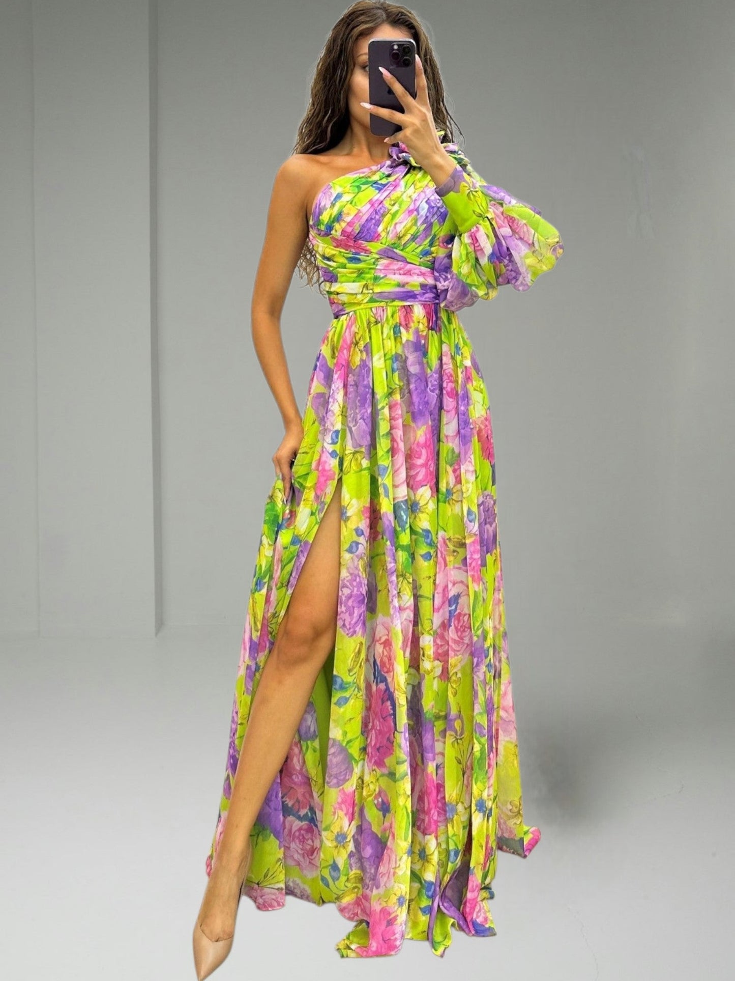 Florales One-Shoulder-Kleid mit plissierten Ärmeln | Gelb