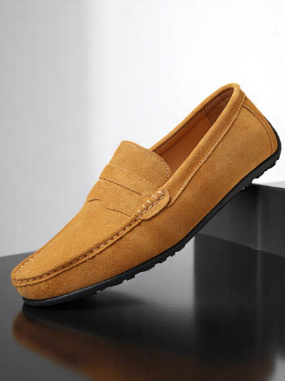 Isaac | Stilvolle Herren Slipper aus hochwertigem Wildleder mit rutschfester Sohle und Slip-On Design | Braun