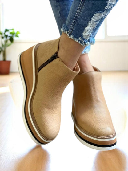 Kamala | Bequeme Keil-Ankle Boots aus hochwertigem Kunstleder im Slip-On-Design, knöchelhoch und vielseitig kombinierbar | Beige 3
