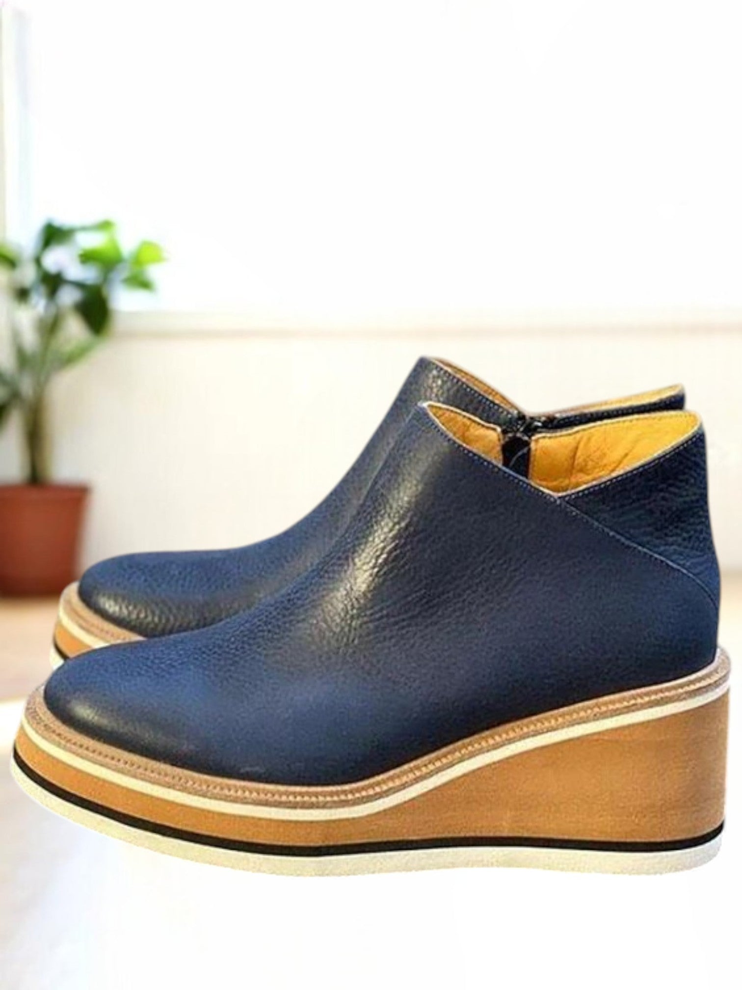 Kamala | Bequeme Keilstiefelette aus hochwertigem Lederimitat im seitlichen Reißverschluss-Design, knöchelhoch und vielseitig kombinierbar