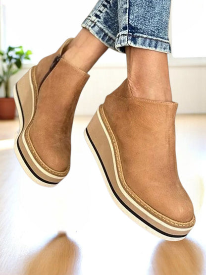 Kamala | Bequeme Keil-Ankle Boots aus hochwertigem Kunstleder im Slip-On-Design, knöchelhoch und vielseitig kombinierbar | Khaki 2