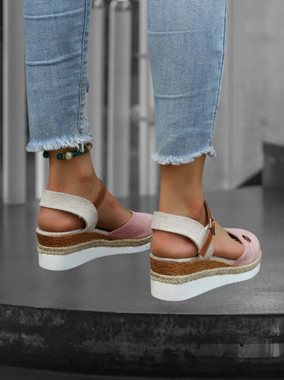 Klassische Damen-Sandalen mit spitzer Zehenpartie und Keilabsatz 3