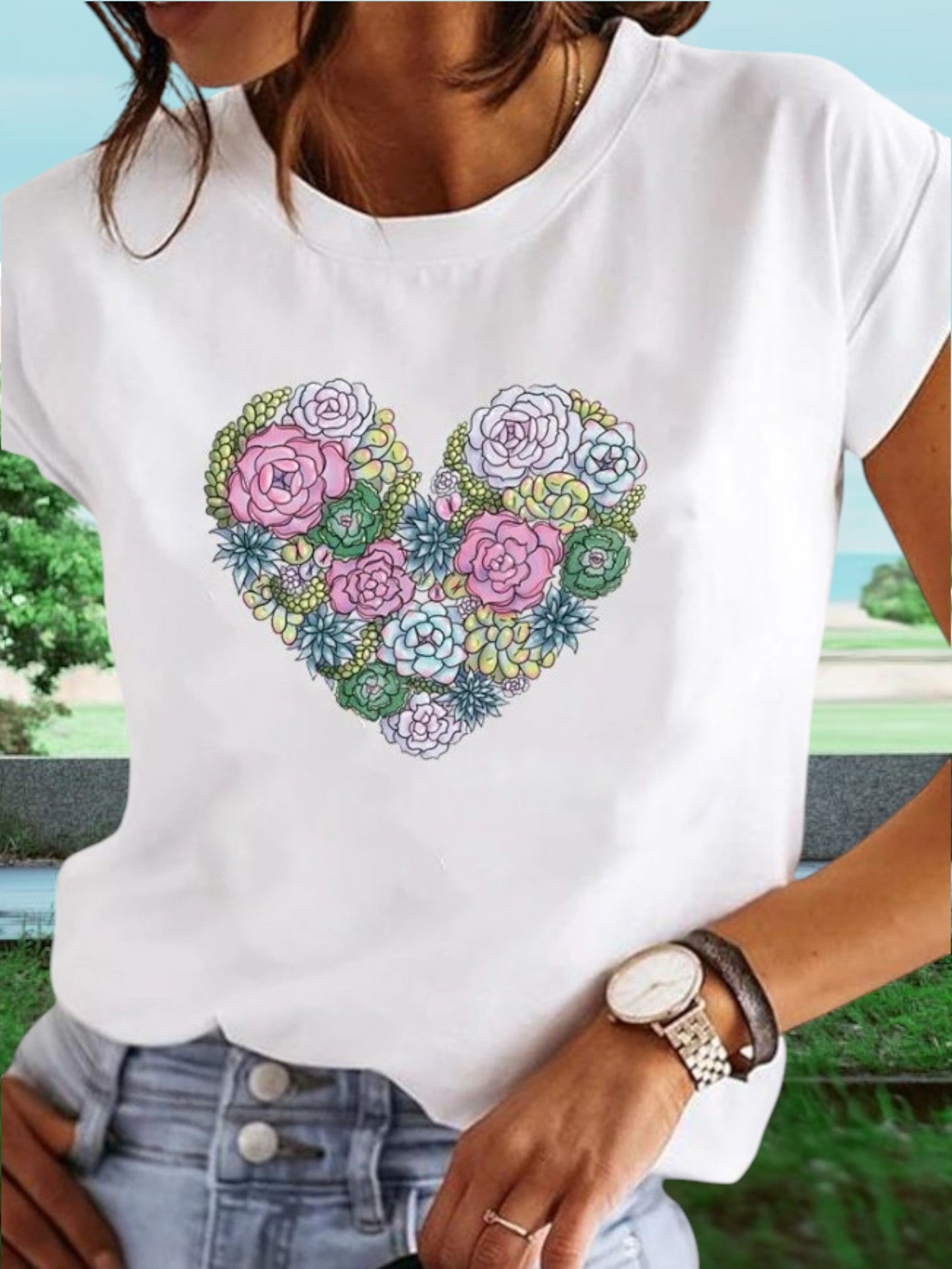 Kurzarm weißes T-Shirt mit Herzdruck und runden Hals für Frauen 3