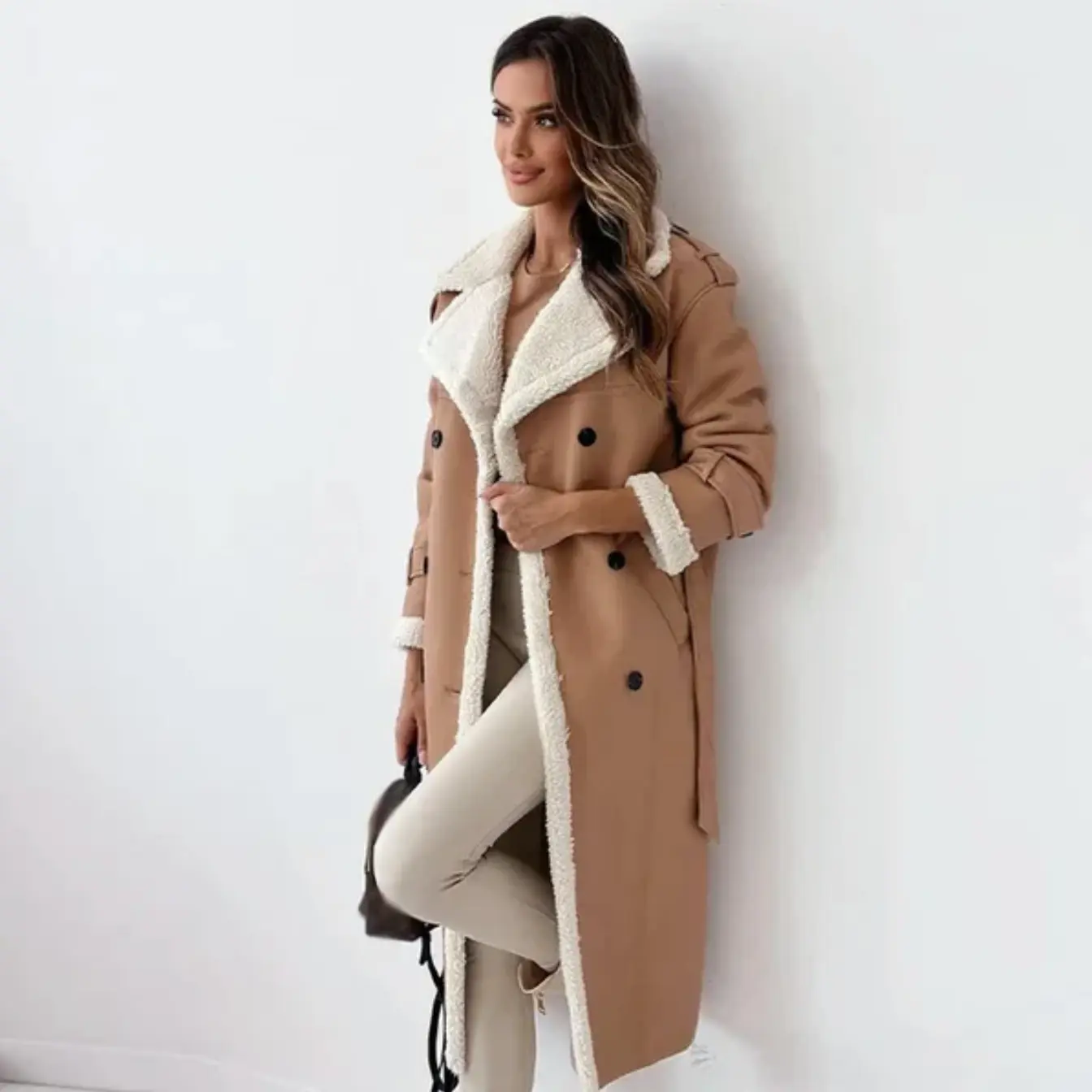 Langer Trenchcoat für Damen, mit Lammfellfutter, zweireihig | Winter 3
