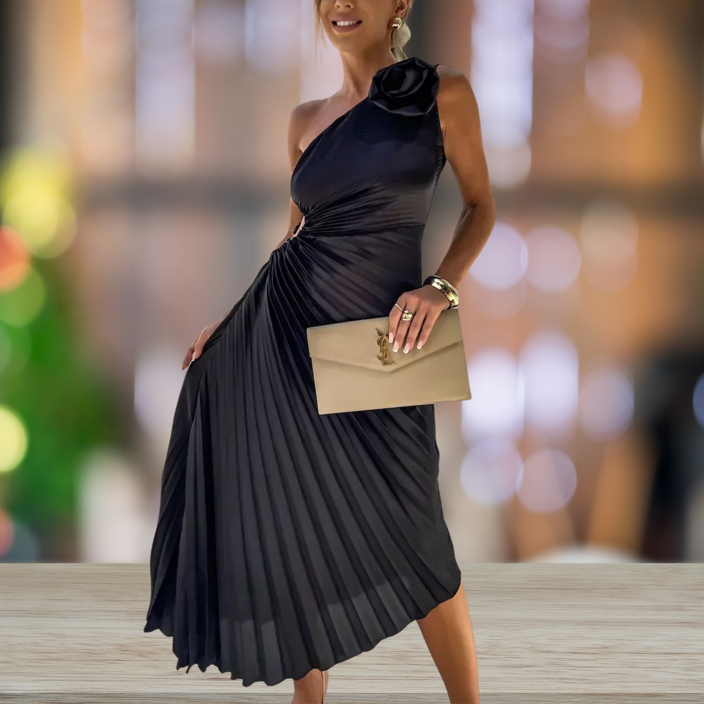 Langes Kleid mit Falten und schrägem Ausschnitt – fließend und stilvoll | Schwarz
