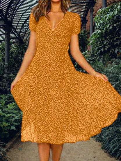 Leichtes A-Linie-Sommerkleid mit V-Ausschnitt, kurze Ärmel und Polka Dot-Baumwollmischungsstoff