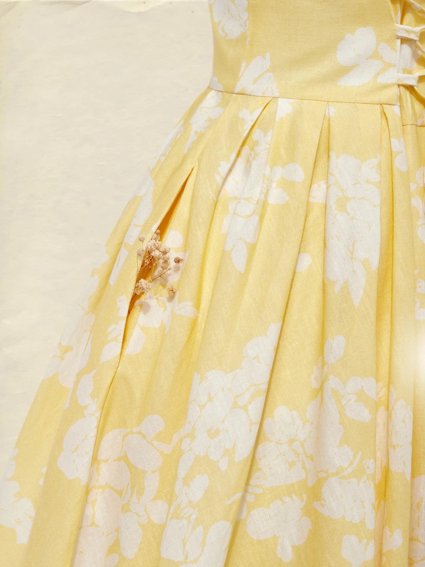 Midi Kleid Damen | Blumenmuster & Ausgestellter Rock