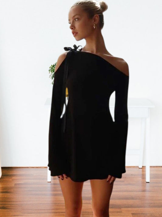 Lira | Damen Off-Shoulder Kleid aus elastischem Material mit asymmetrischem Design, lange Ärmel, vielseitig zu tragen | Schwarz