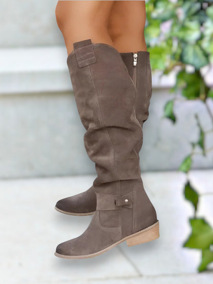 Madeleine | Kniehohe braune Wildlederstiefel für Damen mit praktischem Seitenreißverschluss | Braun