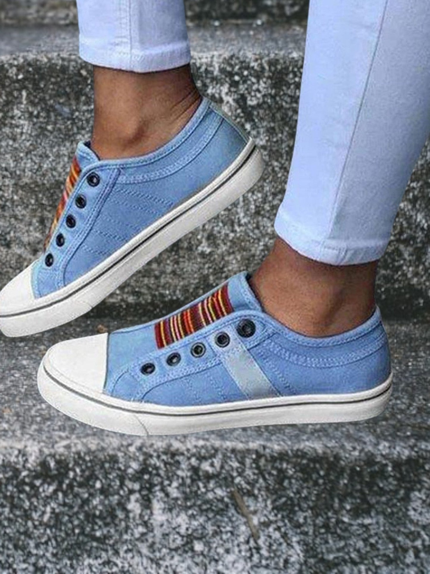 Niedrig Geschnittene Sneaker aus Atmungsaktivem Canvas mit Elastischem Sitz und Rutschfester Gummisohle