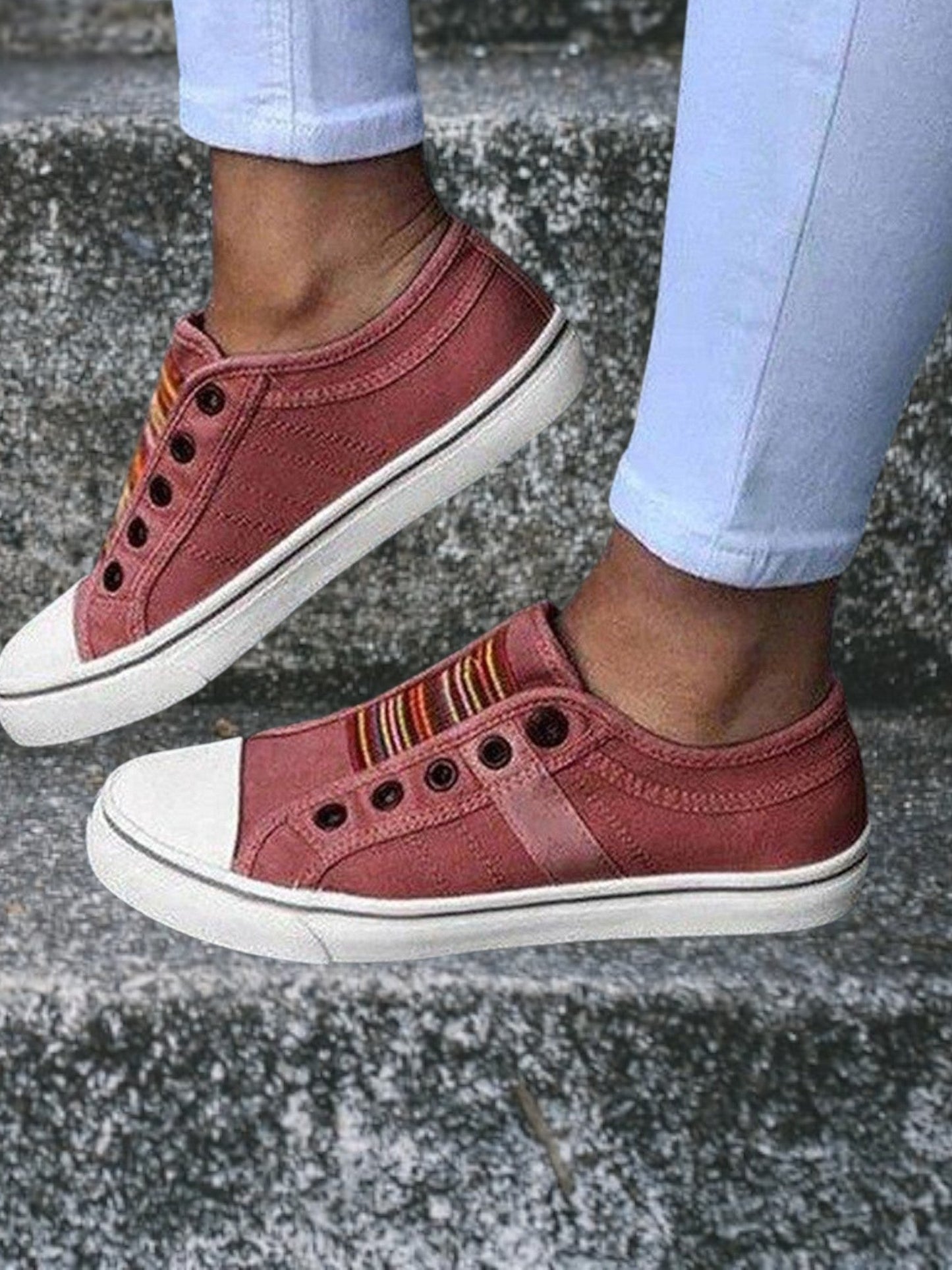 Niedrig Geschnittene Sneaker aus Atmungsaktivem Canvas mit Elastischem Sitz und Rutschfester Gummisohle